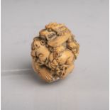 Elfenbein-Netsuke (Provenienz wohl Japan, Alter unbekannt), wohl Darstellung