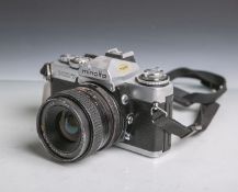 Minolta-Fotokamera "XD7" (Japan), Gehäuse-Nr. 2174439, Objektiv Presenta Auto MC, Nr.803645, 1:2,8/