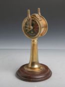 Miniatur Maschinentelegraph, Deko, Messing auf Holzsockel, H. ca. 17 cm.