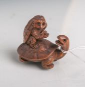 Tropenholz-Netsuke (Provenienz Japan, Alter unbekannt), Darstellung von einemschildkrötenähnlichen