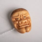 Elfenbein-Netsuke (Provenienz wohl Japan, Alter unbekannt), Maske mit grimmigem Blick,wohl sog.