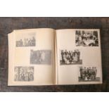 Privates Fotoalbum (1930-50er Jahre), schwarz-weiße u. farbige Fotoaufnahmen, Portraits,