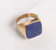 Herrenring 585 GG (wohl 1960er Jahre), Lapislazuli-Platte (ca. 15 x 15 mm), gestempelt: