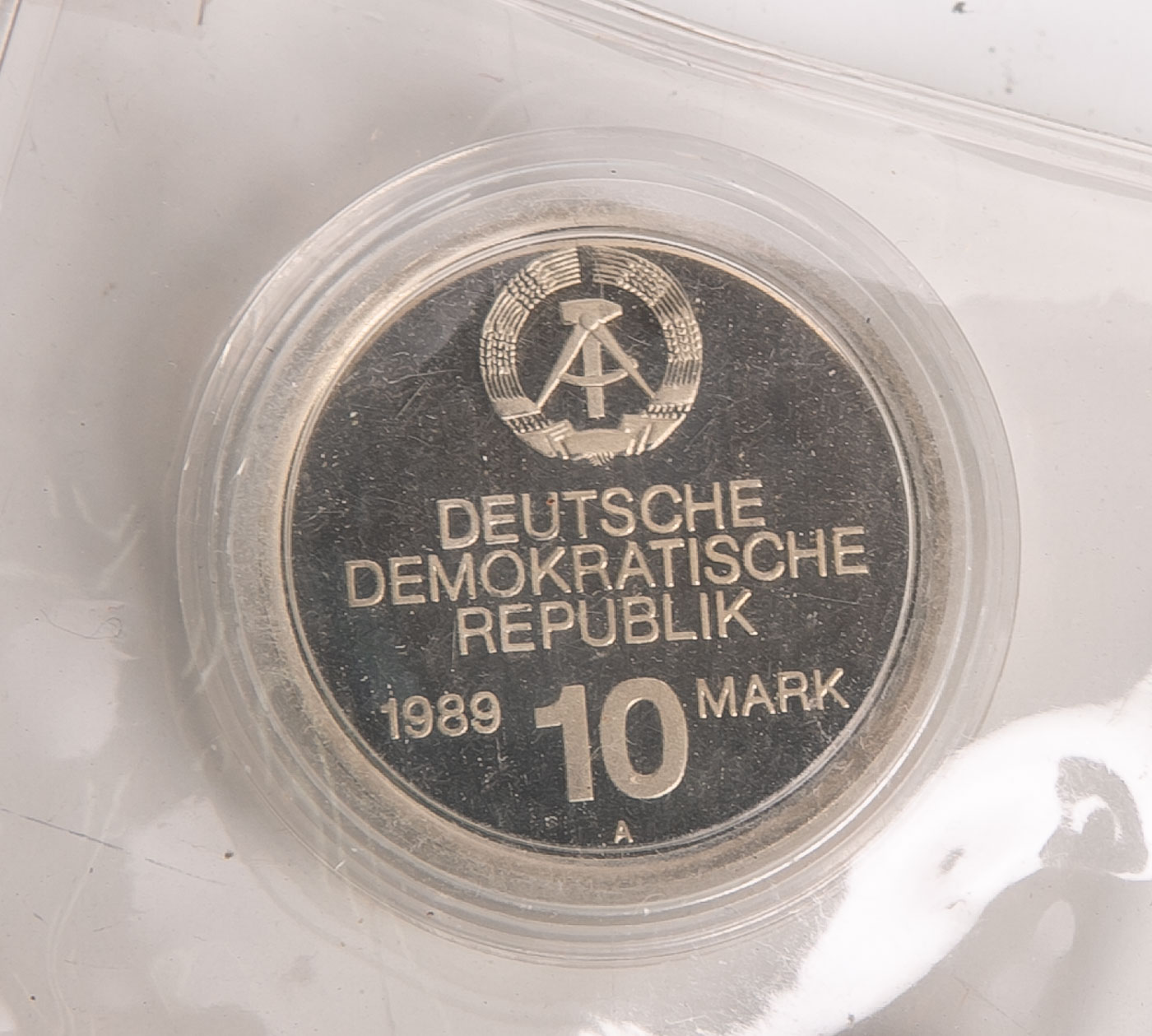 10 DM-Münze "40 Jahre Wirtschaftshilfe / RGW-Gebäude Moskau" (DDR, 1989), Münzprägestätte:A, in