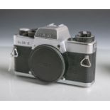 Rolleiflex-Fotokamera-Gehäuse "SL 35 E" (Singapur), Gehäuse-Nr. 6482217, mit Schutzdeckel.