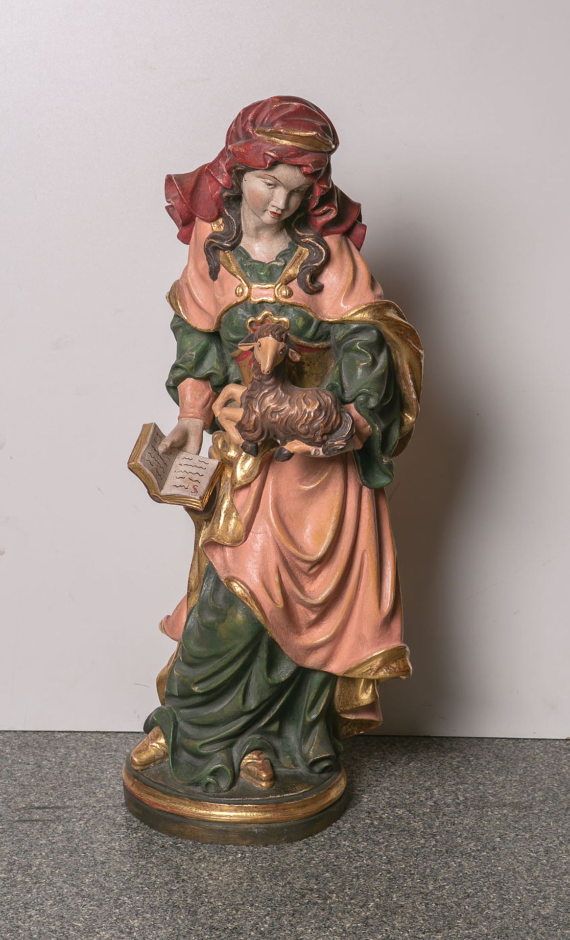Holzfigur der wohl Heiligen Agnes (20. Jahrhundert), vollplastisch geschnitzt, polychromeFassung,