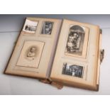 Privates Fotoalbum (um 1900), Familienfotos bis in die 1950er Jahre hinein (Portraits u.