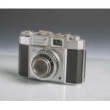 Zeiss Ikon-Fotokamera "Contina III" (Kamera von 1958), Objektiv 1:3,5/45 mm.