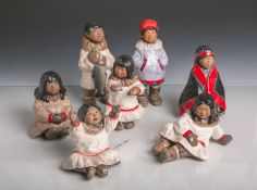 7 kl. Kinderfiguren von Eskimos von JCPenney, Serie "Alaska Figurine Collection", je sign.(