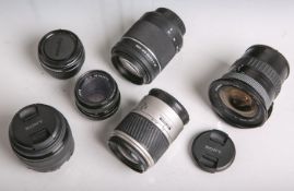 Konvolut von 5 Objektiven, bestehend aus: 1x "Sony SAL55200-2" (1:4,5-5,6/55-200, Dm. 55mm, Nr.