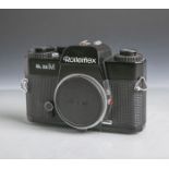 Rolleiflex-Fotokamera "SL 35 M"-Gehäuse (Singapur), Gehäuse-Nr. 4723899, mit Schutzdeckel.