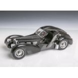 Solido-Modellauto "Bugatti 57 SC Atlantik", 1:18, in Schwarz. Neuwertig, ungespielt.