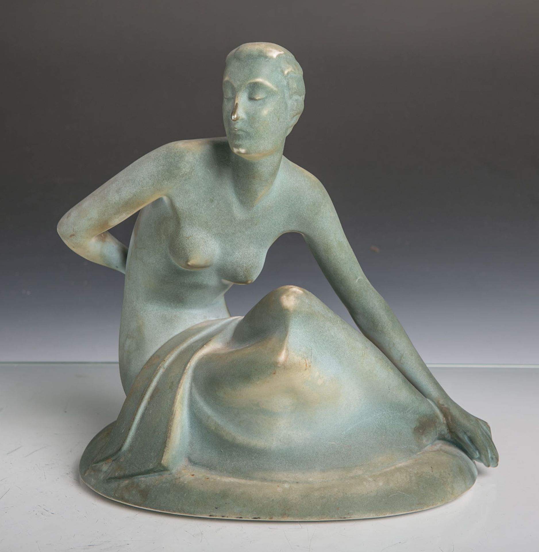 Sitzende Porzellanfigurine (Rosenthal, grüne Unterbodenstempelmarke, Entwurf von G.Schliepstein,