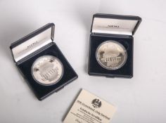 2x Medaille "Deutschland, einig Vaterland" (1990), je in Kapsel u. Etui, davon 1x m.Echtheits-