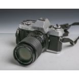 Kamera "Minolta X-300", Objektiv "MC Tele-Rokkor-QD" von Minolta, 1:3,5/135, Nr. 1634088.