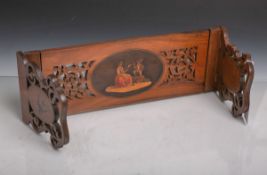 Dekorativer Tisch-/Schreibtischaufsatz (wohl um 1840/60), Holz, teils filigran geschnitzt,