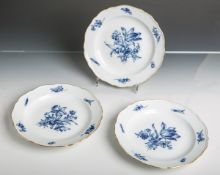 Drei Teller aus Porzellan von Meissen (blaue Unterbodenknaufschwertermarke, wohl 19.