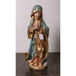 Holzfigur der betenden Maria (20. Jahrhundert), vollplastisch geschnitzt, polychrom