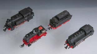Konvolut von zwei verschiedenen Modelleisenbahnen plus einer Modelltenderlokomotive (wohl