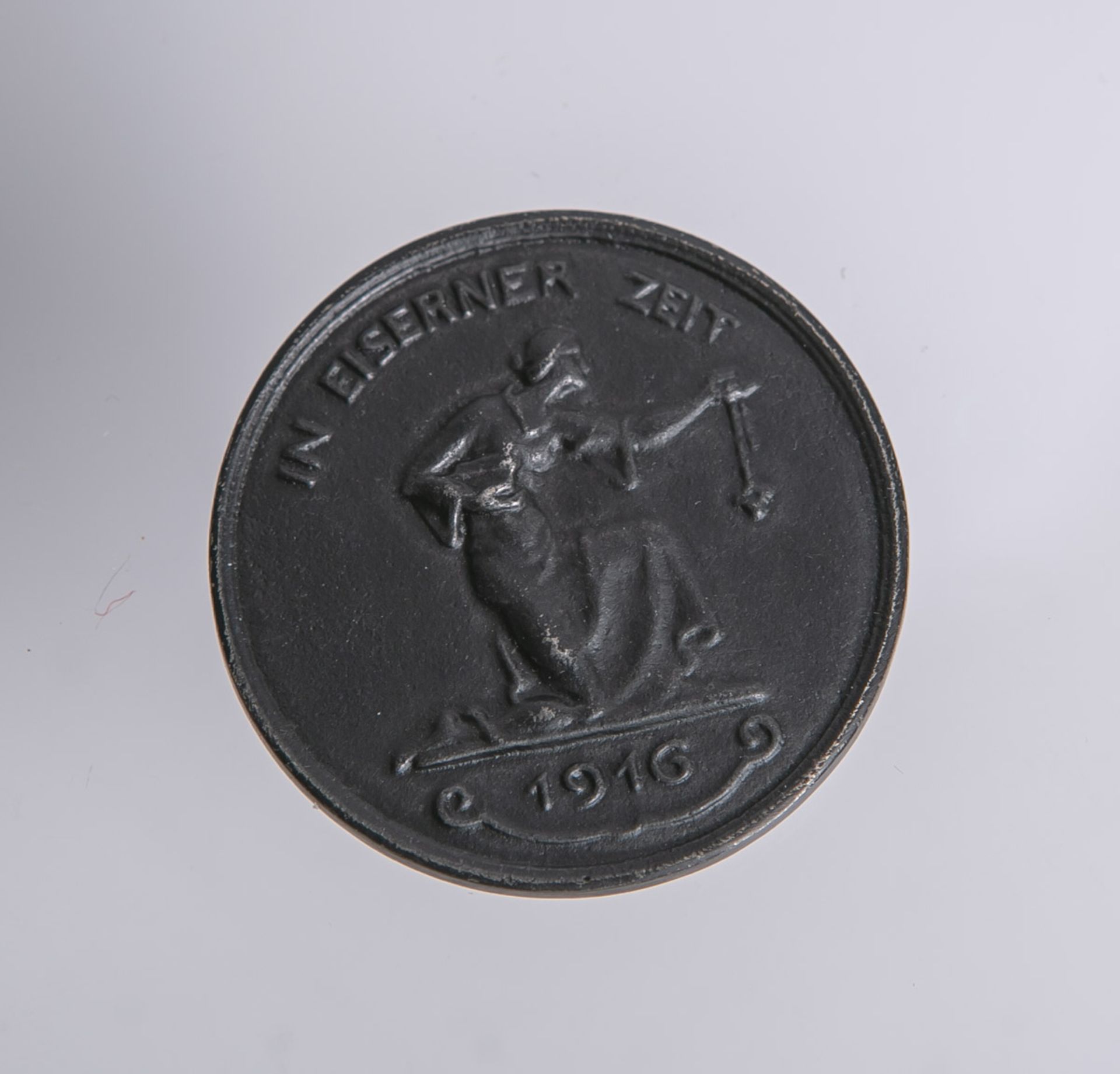 Medaille "In Eiserner Zeit" (1916), "Gold gab ich zur Wehr-Eisen nahm ich zur Ehr", Dm.