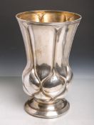 Art Déco-Vase von Wilhelm Wolff (Pforzheim, Unterbodenherstellerpunze), aus Metall,