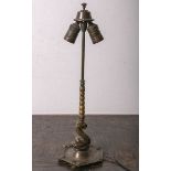 Tischlampenfuß (Jugendstil) aus Bronze, patiniert, 2-flammig, mit sechskantigem flachen
