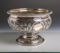 Große runde Silberschüssel aus England (Unterbodenmarken gekrönter Löwenkopf/London,