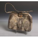Alte kleine Echsen-Handtasche (wohl 1920/30er Jahre), mit kleinem dazu passendem