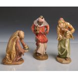 Konvolut von 3 Holzfiguren von den Heiligen Drei Königen, vollplastisch geschnitzt,
