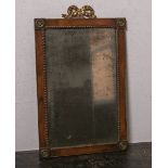 Wandspiegel (um 1770/1800), original Zustand mit original Spiegelglas, Nussbaumholz,