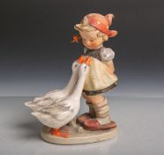 "Goose Girl"/Gänsemädchen (Hummel) aus Keramik von Goebel (blaue Unterbodenmarke,