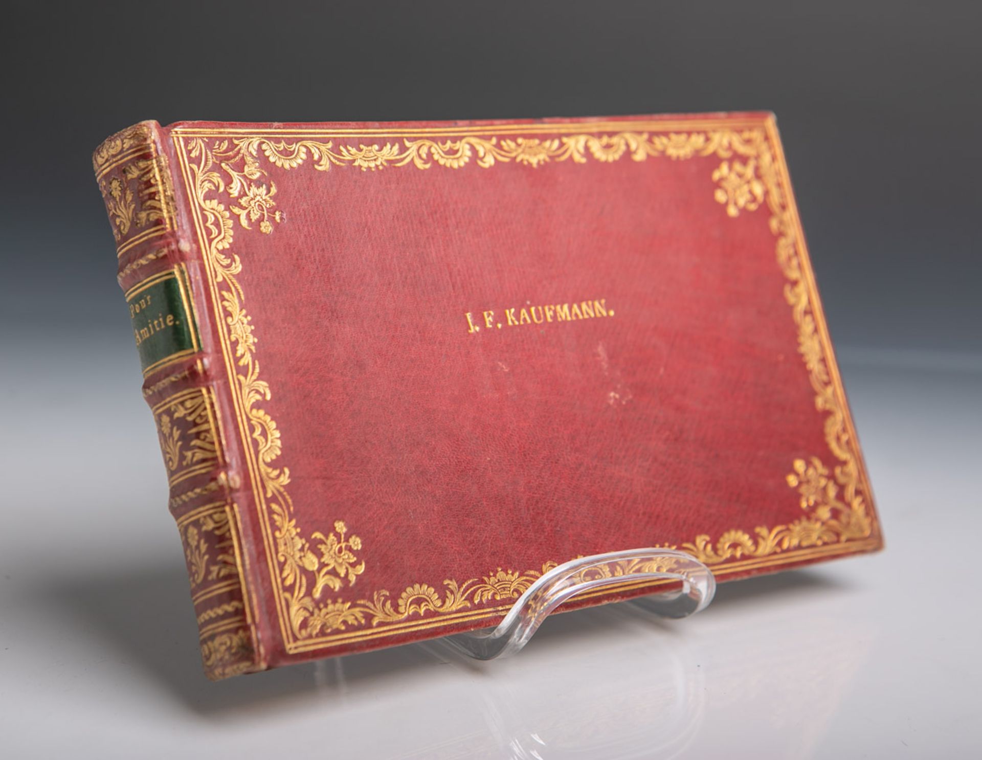 Altes Freundschaftsbuch (wohl 19. Jahrhundert), aus rotem Leder mit feinem Goldprägedekor,