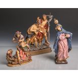 Konvolut von 2 kl. Holzfiguren, Darstellung von Maria u. die Taufe von Christus, dazu eine