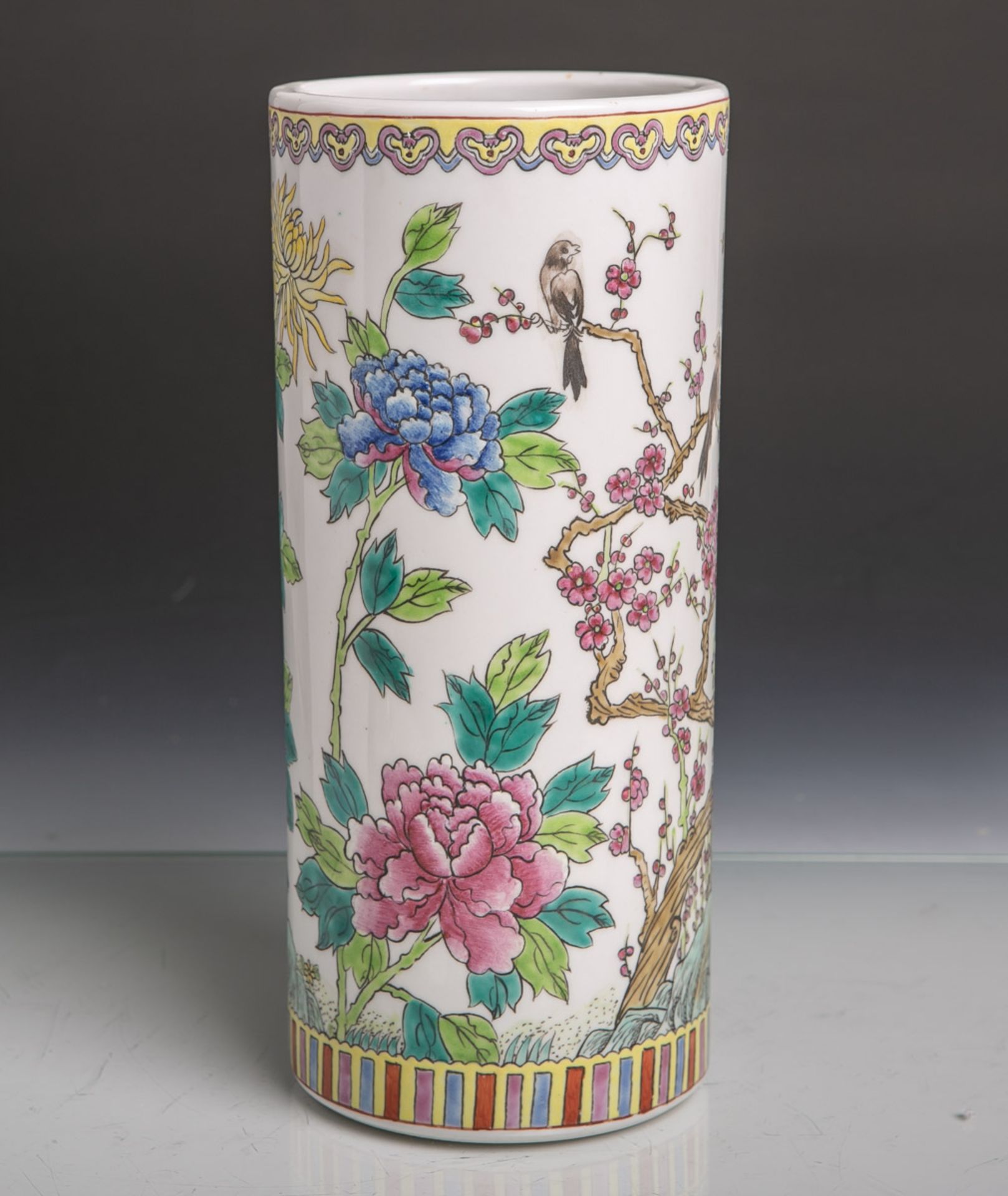 Blumenvase (20. Jahrhundert), zylindrische Form, farbig bemalt, Blumendekor m. Vögeln, Dm.