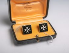 Paar Manschettenknöpfe mit emailliertem Malteserorden (in Weiß auf Schwarz), Ordenskreuz,