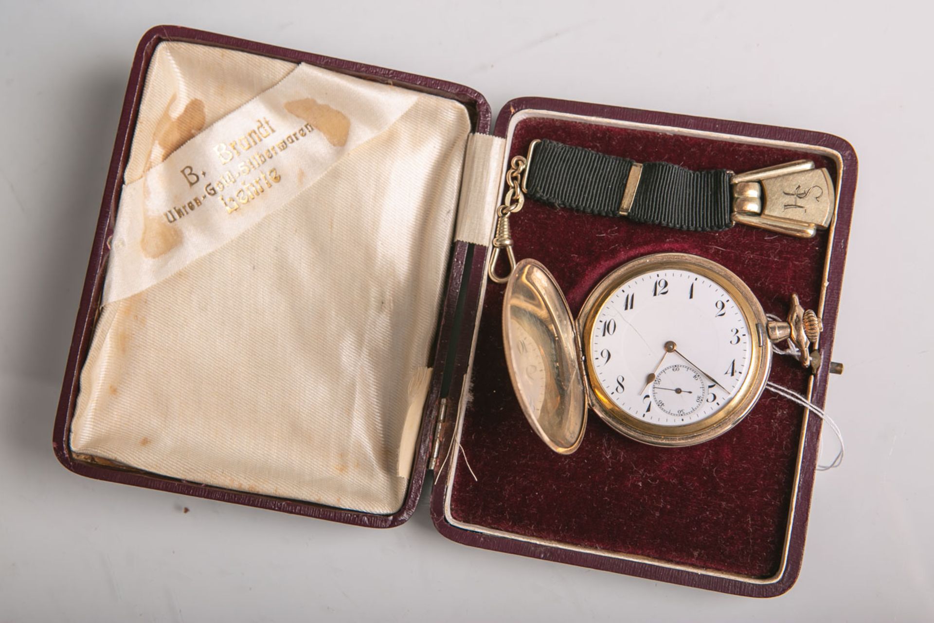 Junghans-Herrentaschenuhr (wohl um 1910/20), mit Uhrenzipfel (Double), im original Etui