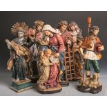 Konvolut von 6 versch. Holzfiguren von Heiligen, vollplastisch geschnitzt, polychrom
