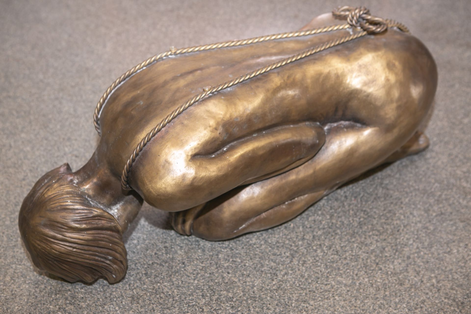 Voci, Nicola (20. Jahrhundert), Tisch "Valentina", Bronze (Vollguss), Darstellung eines - Bild 2 aus 2