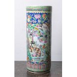Hohe Vase (China, Unterbodenmarke), zylindrische Form, polychrome Malerei m. überwiegend