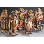 Konvolut von 5 versch. Holzfiguren von Heiligen, vollplastisch geschnitzt, polychrom