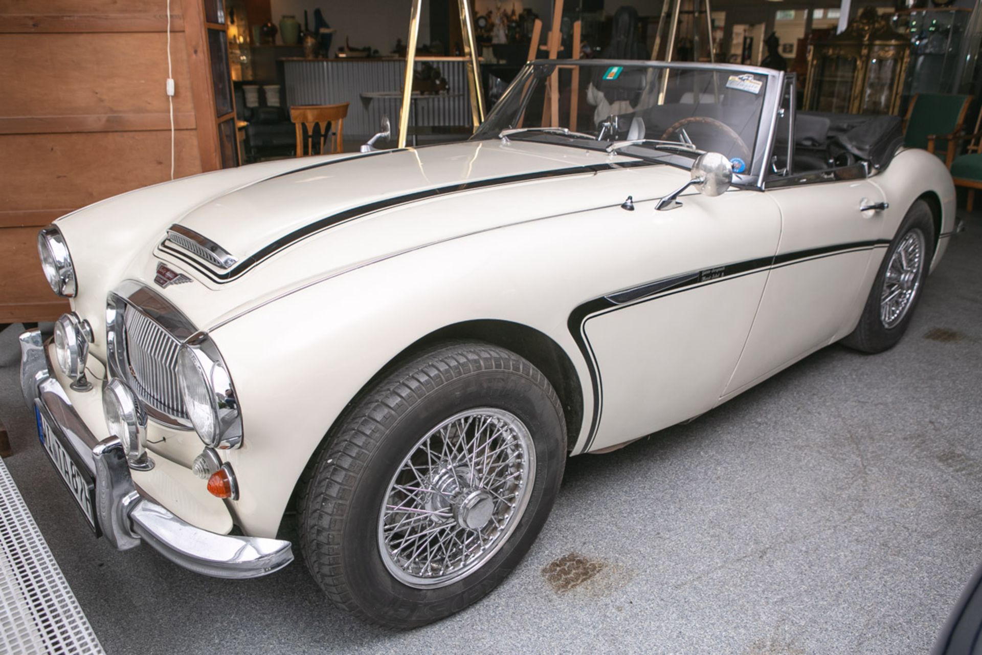 Oldtimer-Fahrzeug "Austin Healey 3000 Mark III. (BJ8) Cabrio", 6 Zylinder (Reihe), Farbe: Weiss Uni