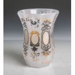 Biedermeier-Becherglas, 8-kant-Formpassung, mit kleinen Medaillons, Emaillearbeit, Gold,