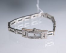 Damenarmbanduhr "Gucci" (Swiss made), Edelstahl, Perlmutt-Zifferblatt in rechteckiger Form