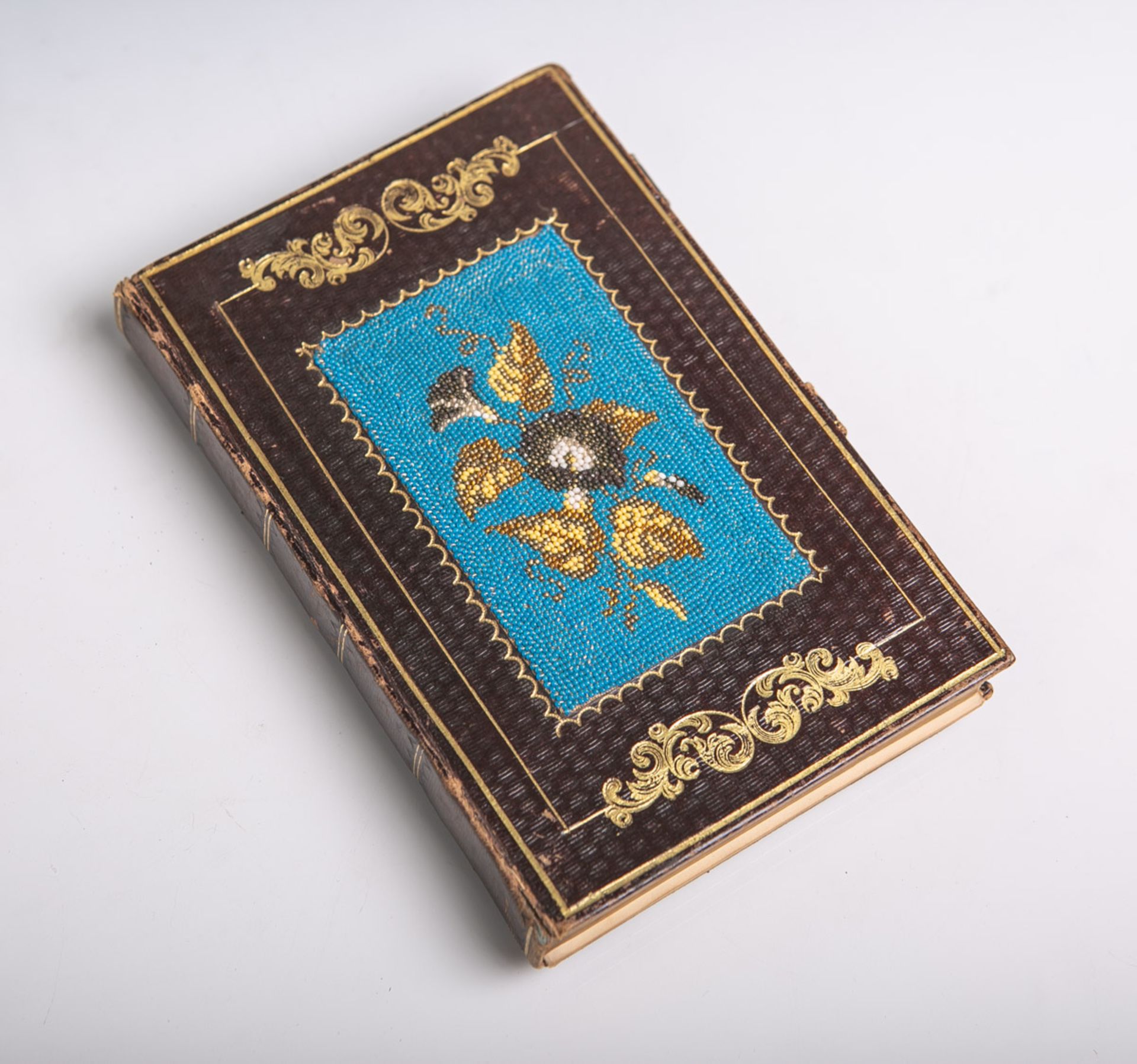 Altes Notiz-/Tagebuch (19. Jahrhundert), Einband mit Goldprägeverzierungen und feiner