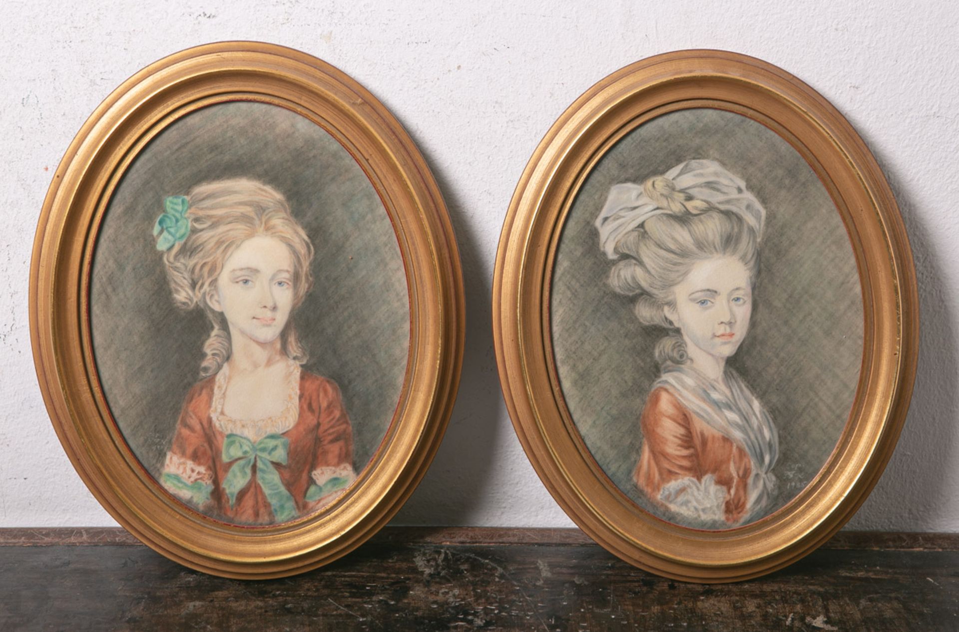 Unbekannter Künstler (wohl 20. Jahrhundert), zwei Portraits junger Damen in historischen