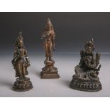 Konvolut von 3 kl. Bronzefiguren versch. Gottheiten (Indien, wohl 19. Jahrhundert), davon