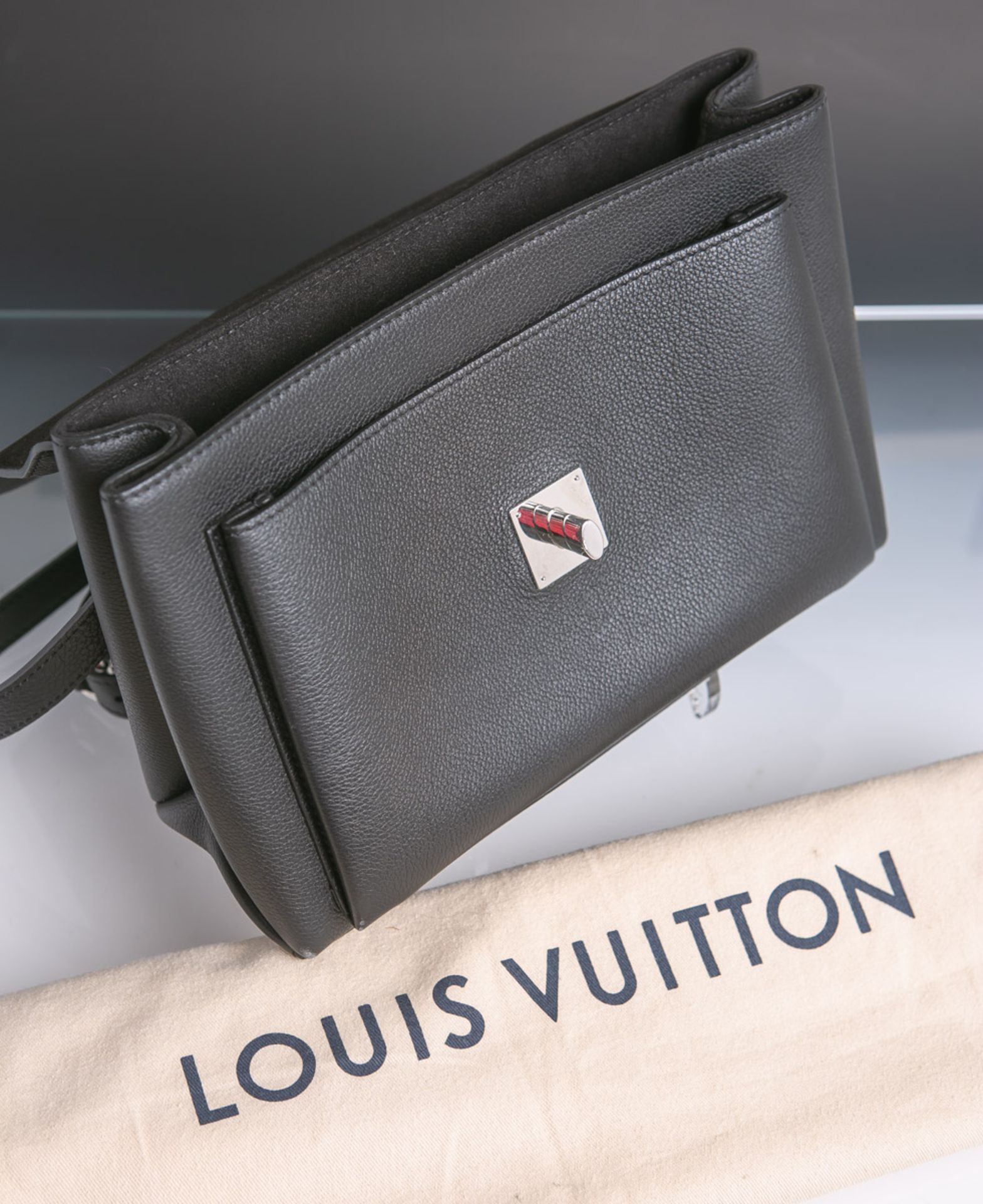 Orig. Louis Vuitton Tasche, Modell "My Lock me", Nr. M54849, Farbe: Noir, fein genarbtes - Bild 2 aus 2