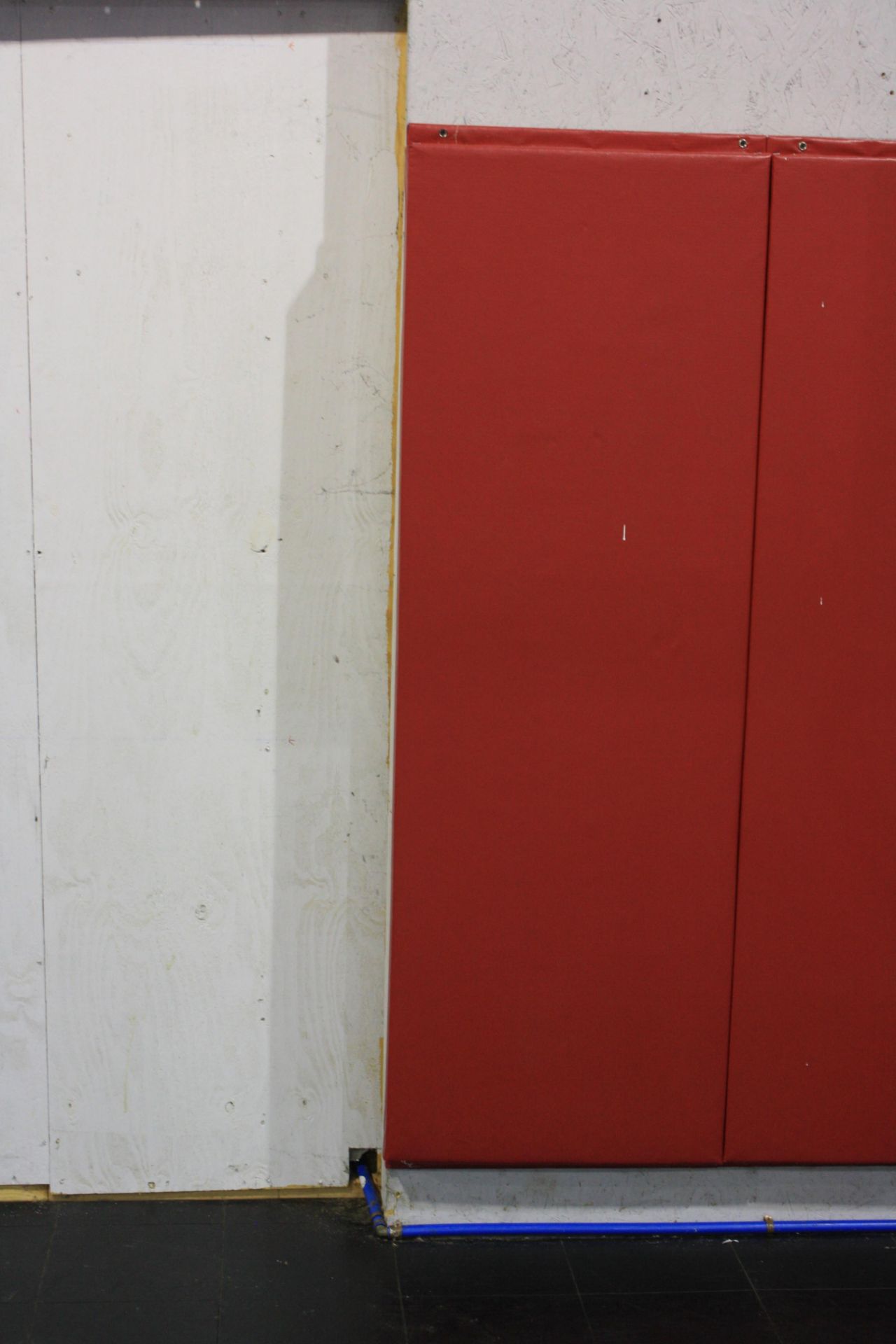 wall pad red