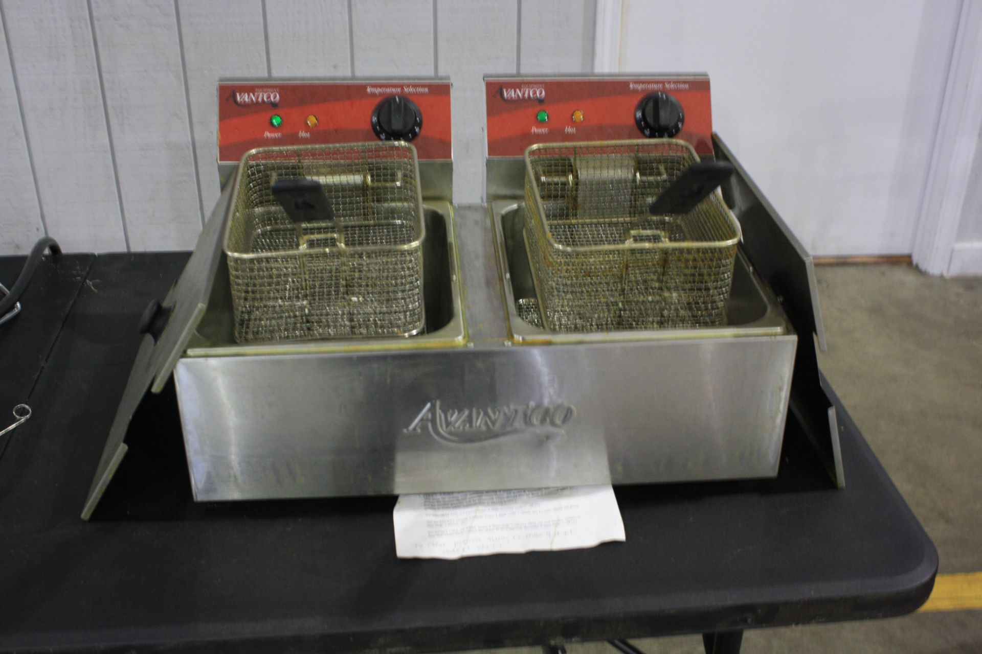 Avantco table top double fryer