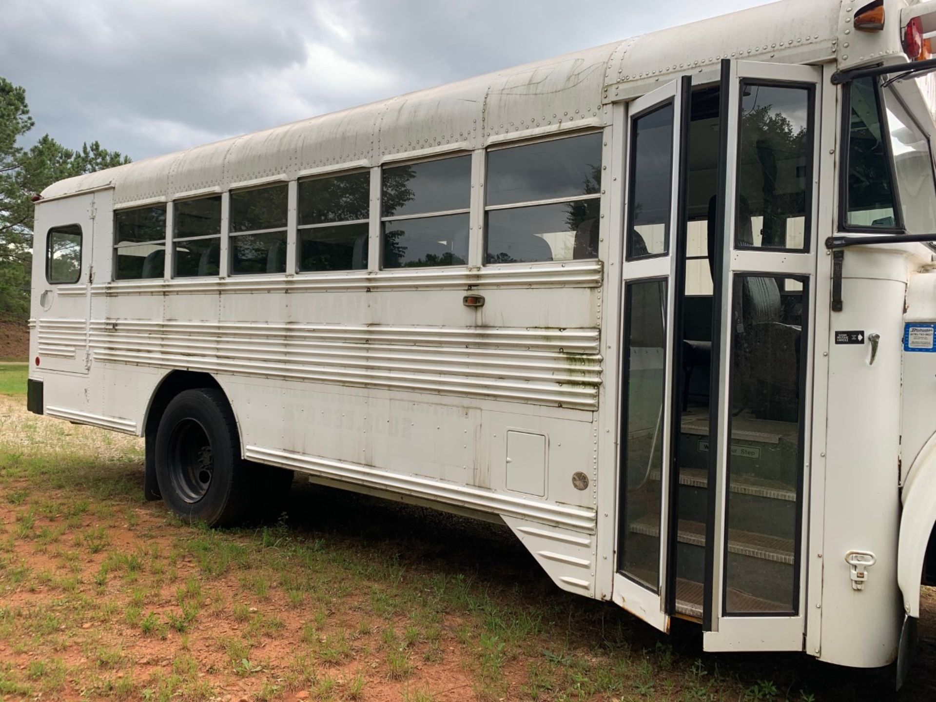 1999 International Bus 3000 Series 38 - Image 4 of 11